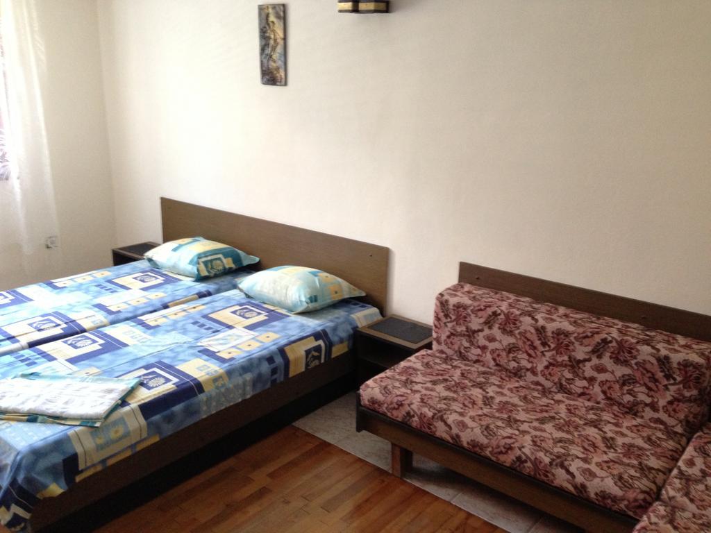 Yanis Guest House Sveti Vlas Rum bild