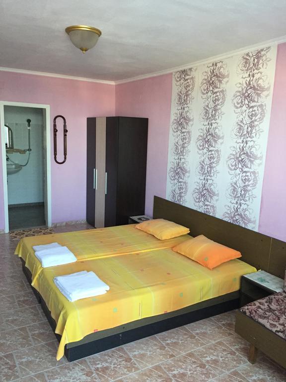 Yanis Guest House Sveti Vlas Rum bild