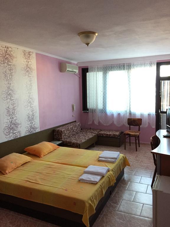 Yanis Guest House Sveti Vlas Rum bild